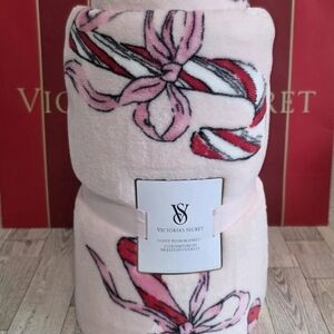 🍬Victoria's Secret Candy Cane Cozy Plush Blanket Pink & Red Logo